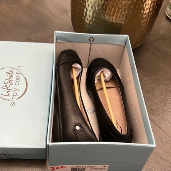 LIFESTRIDE Adalene Flats (WIDE) - Picture 2 of 9